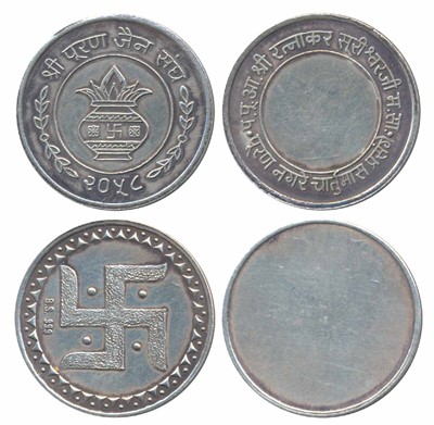 Lot 72 - Tokens and Badges