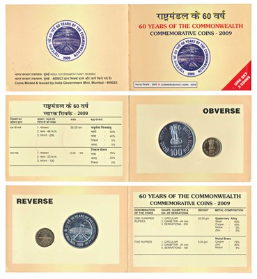 Lot 129 - Republic India, 2009 Uncirculated Set, 60 Years of the Commonwealth, set of 2, Rupees 5 and 100. In immaculate condition